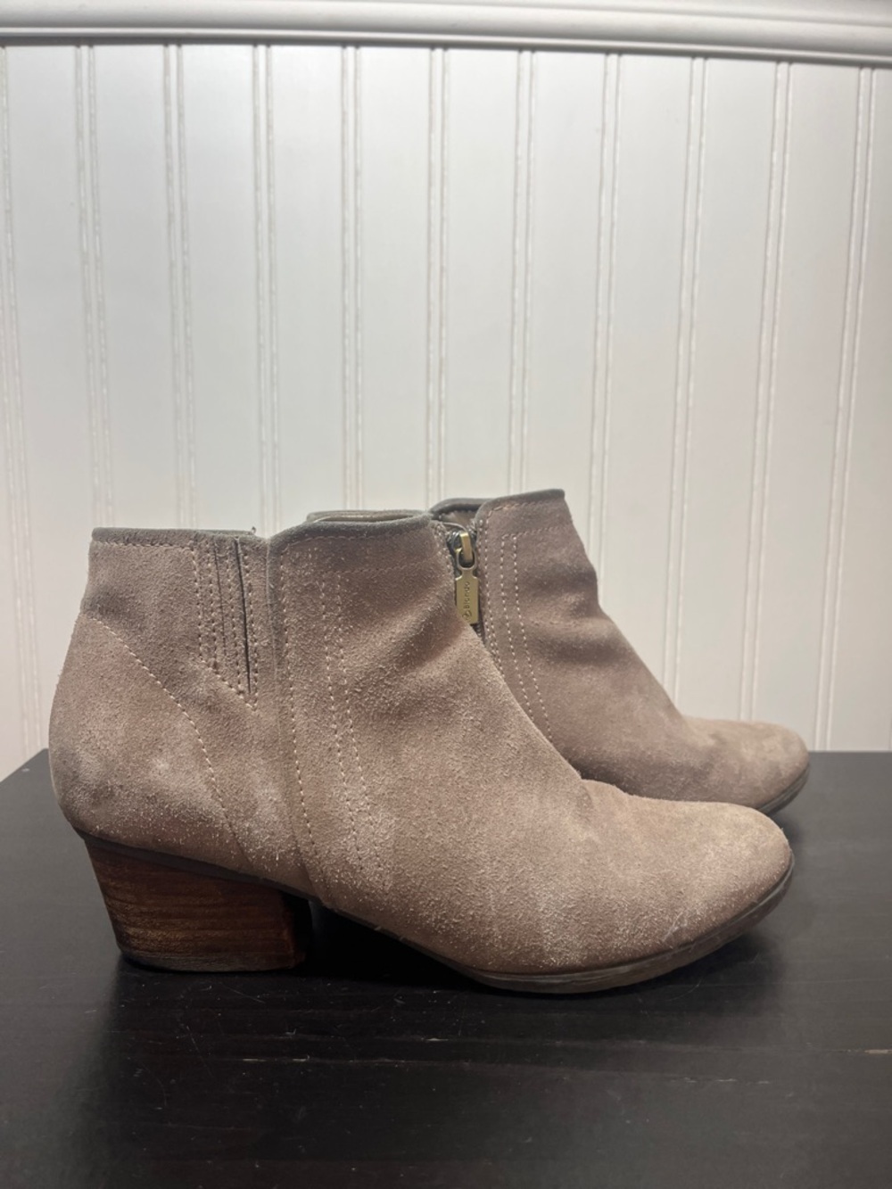 Blondo Taupe Suede Ankle Booties with Low Stacked Heel Size 9 Women’s Waterproof